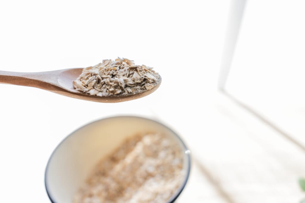 オートミールの糖質はどれくらい?オートミール糖質ダイエットする際の注意点も解説